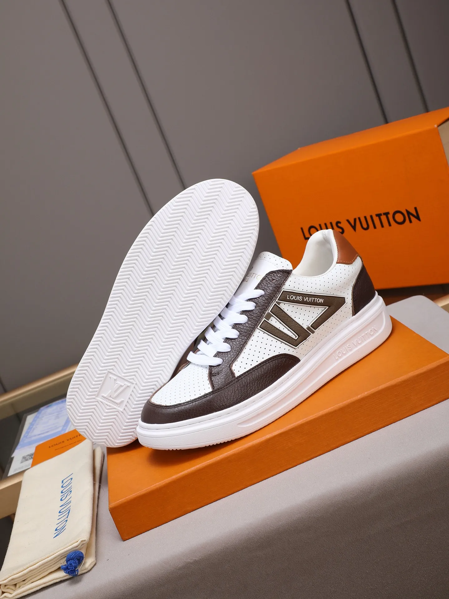 PP420 main model 👍👍👍2025 new LOUIS VUITTON [Luden Yiwei]——LV upper [Lv]🇮🇹Imported first-layer cowhide embossed🇩🇪Inside imported sheepskin lining ➕Non-slip and wear-resistant outsole. Every man's identity is reflected in his elegant and stable upper shoes🚶🏻🚶🏻📯 No matter the wind or rain, the shoe last remains unchanged and can stand the test of time🔍️. ——Code number: 38-44 (45 can be customized)